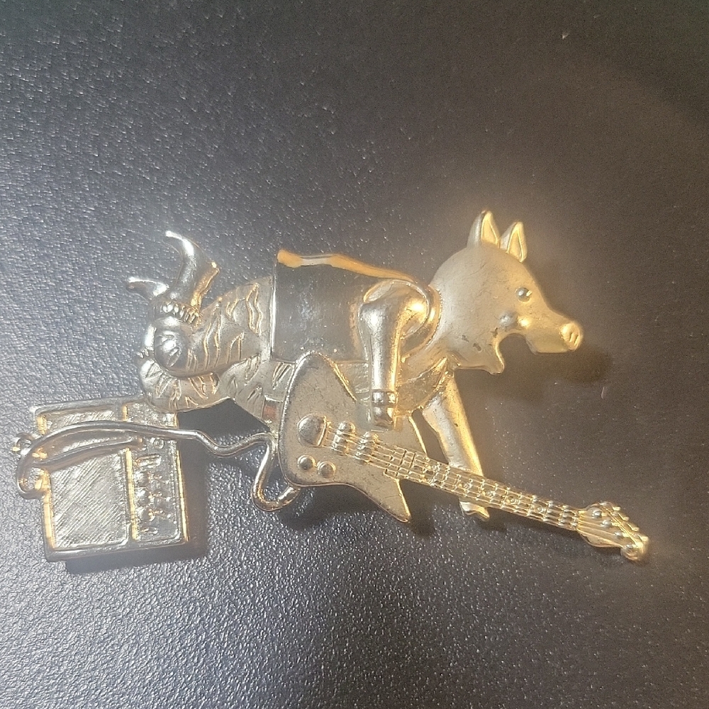 Vintage JJ Jonette Pig Playing Guitar Brooch Musician‎ Novelty Pin